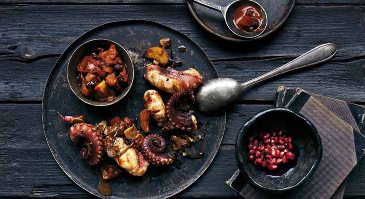 Grillierter Tintenfisch mit Chutney aus grünen Tomaten und Granatapfel