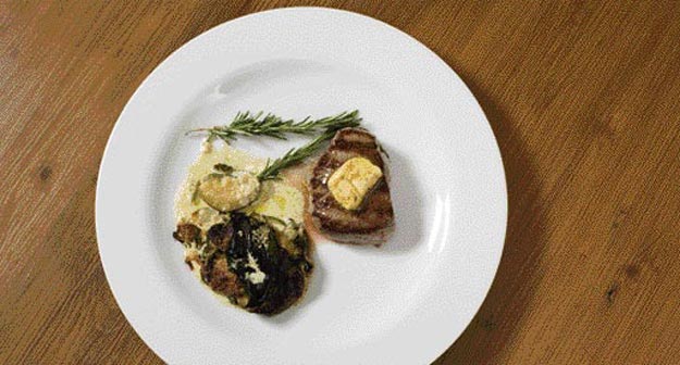 Rindsmedaillons Mit Zucchetti-Basilikumgratin