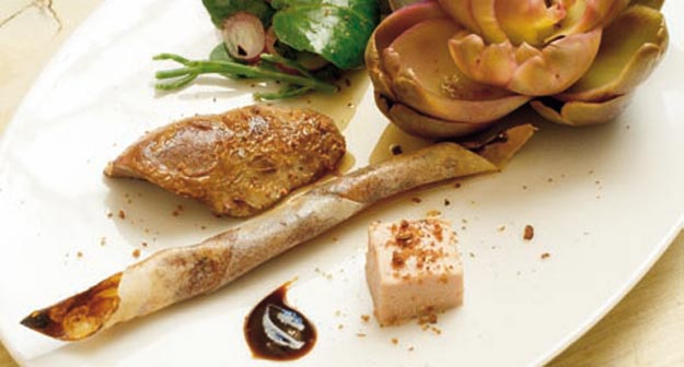 Artischocke mit Kakaoessig-Dressing und Dreierlei von der Ente