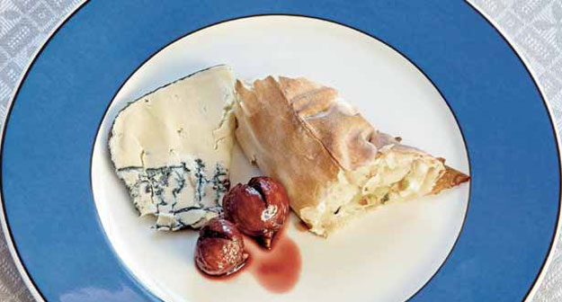 Birnenstrudel mit Jersey Blue und iranischen Trockenfeigen