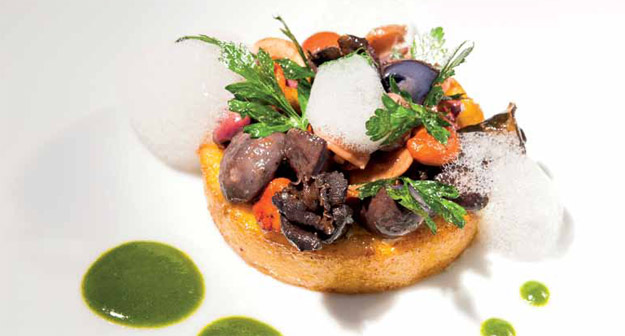 Mais-Galetten mit Herbstpilzen und Petersilie