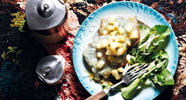 Rezept Roggenbrottoast mit Roquefort, Birne und Brunnenkressesalat ...