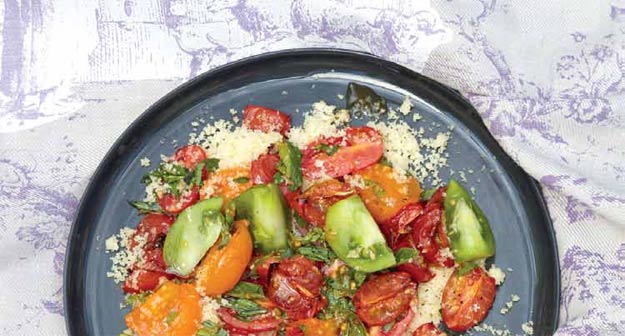Tomaten-Salat auf Couscous