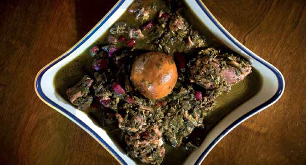 Khorescht-e Ghormeh Sabsi – Grünes Lammragout mit Kräutern