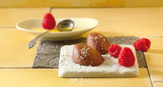 Schokoladen-Olivenöltrüffel mit Fleur de sel und Himbeeren