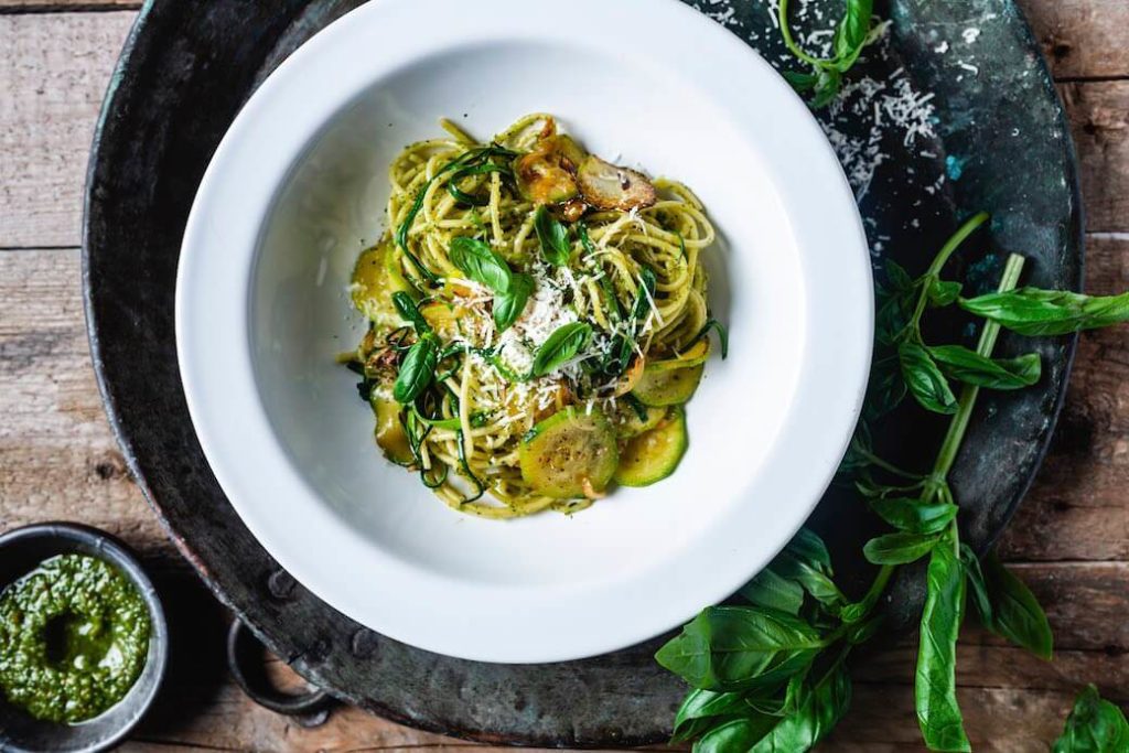 Spaghetti con Zucchine e Pesto verde