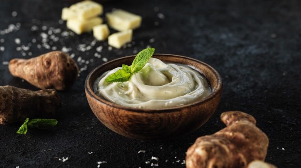 Topinambur-Glace mit weisser Schokolade