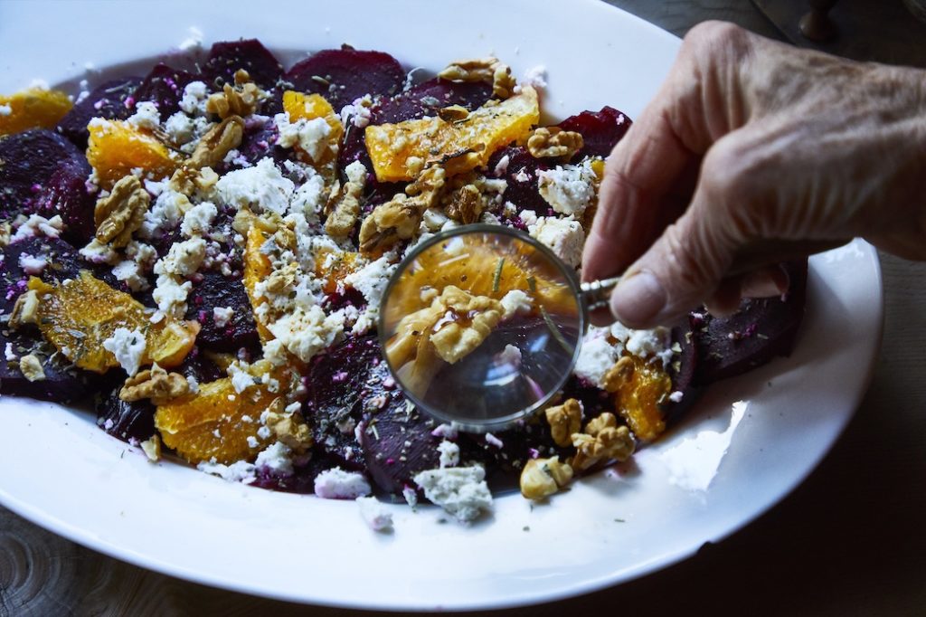 Randen-Orangen-Salat mit Feta und Baumnüssen