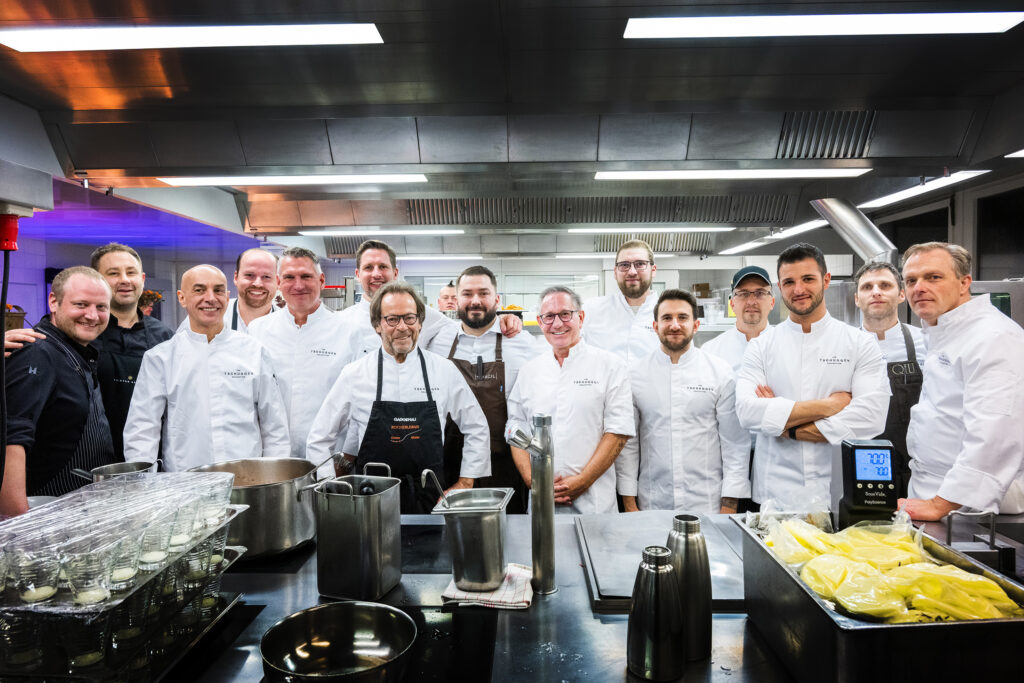 Applaus, Applaus: Die Chefs posieren an der Kitchen Party. (Foto: Thomas Buchwalder)