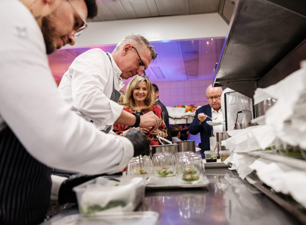 Heiko Nieder kombinierte Austern mit Gurke, Peperoni und belebender Schärfe. (Foto: Thomas Buchwalder)