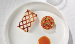 Grilliertes Heilbutt-Filet mit Karotte aus der Asche und Aprikosen-Nage