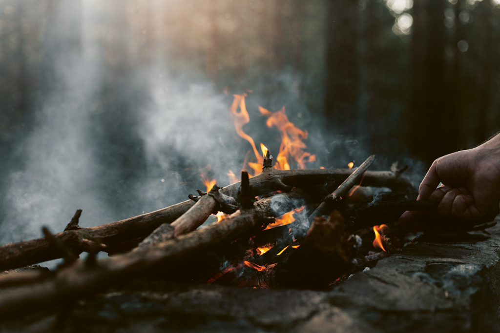 Warum wir gern ums Feuer sitzen