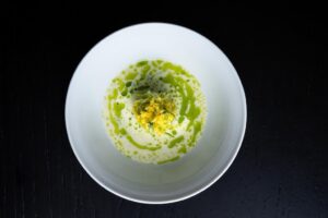 Spargelvelouté – Speckemulsion – gebeiztes Eigelb